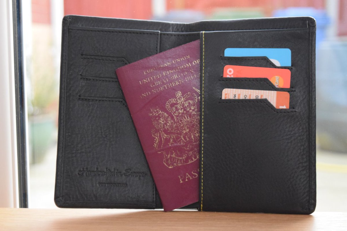 privacypunch's tweet photo. This smart wallet tells you when you've been pickpocketed https://t.co/lMzhUicvIt  https://t.co/fw24je4hdU