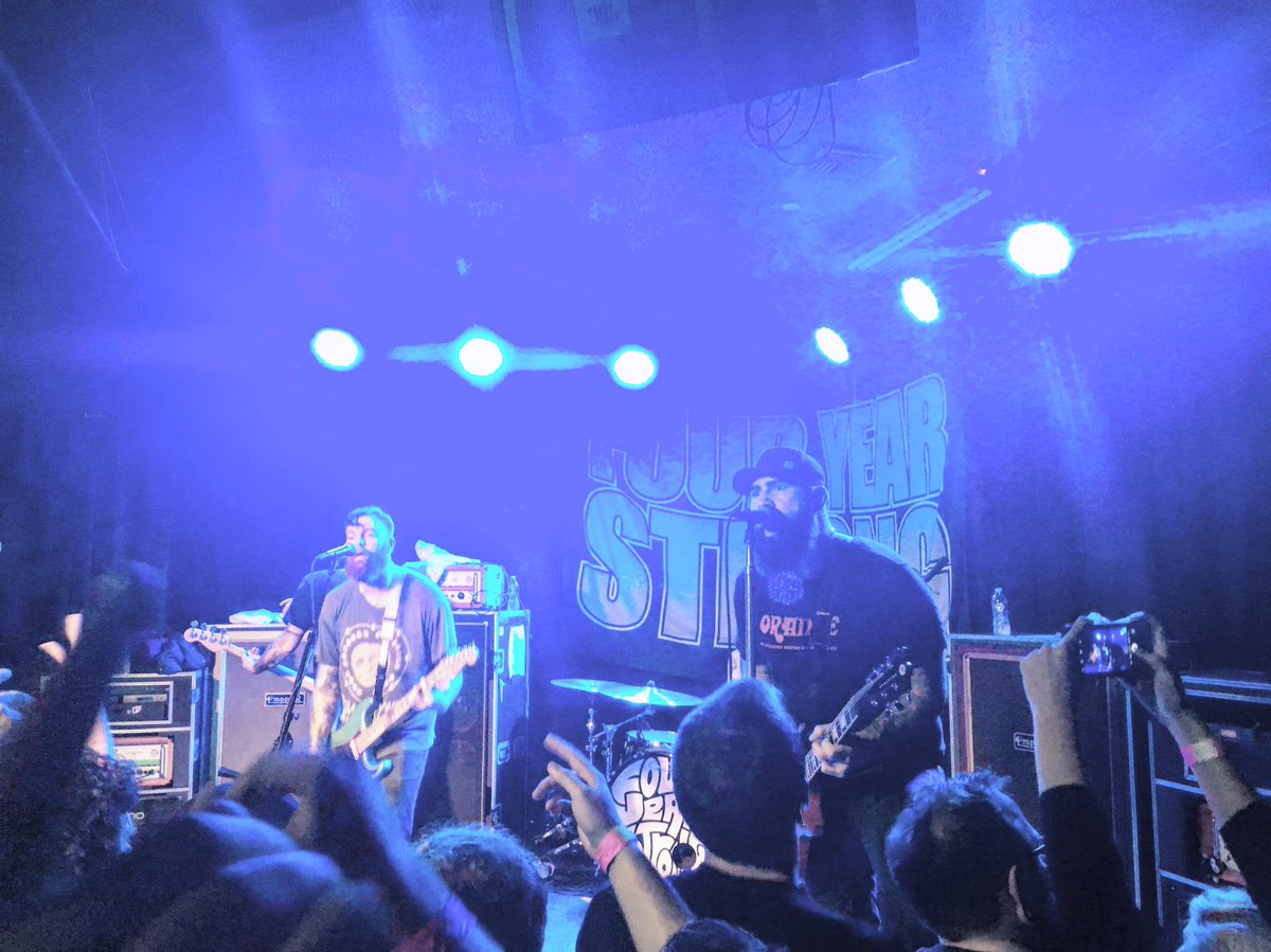browcoww77's tweet photo. Cheers to 10 years and rushing the stage @fouryearstrong #RiseorDieTrying #beardcore #poppunk #sadboi https://t.co/IJgVC8PiuW