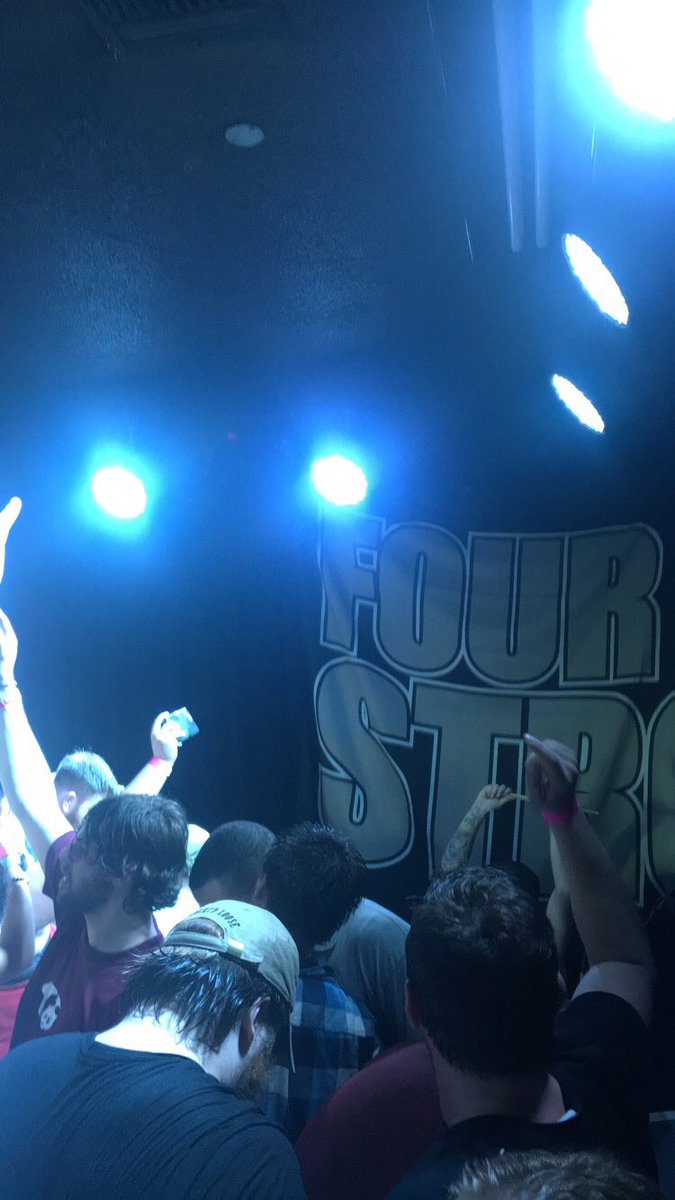 browcoww77's tweet photo. Cheers to 10 years and rushing the stage @fouryearstrong #RiseorDieTrying #beardcore #poppunk #sadboi https://t.co/IJgVC8PiuW