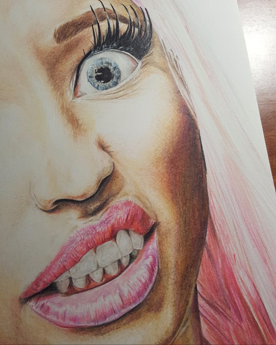 slytheryn_'s tweet photo. @NICKIMINAJ Nickiiiii look this please https://t.co/r2AUD5895Y