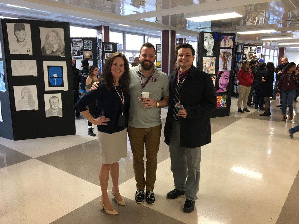 MrGraham201's tweet photo. Joining in on the fun at #mortonpride Fine Arts Fest. Free food, music , and a play all in one evening. https://t.co/oWqlisANdx