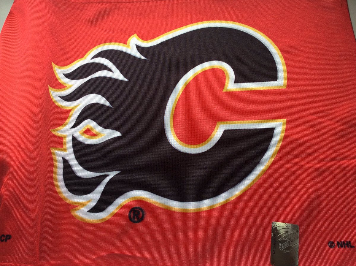 ABBestphotos's tweet photo. Stumbled upon these in time to replace old faded pink #flamesflags ๐ฅ#goflames ๐ฅ https://t.co/Ql9q5ID2fi