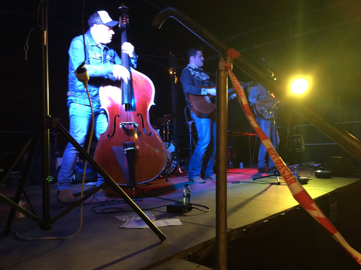 Gran actuación de <a href="/bilbobillies/">The Bilbobillies</a> en #Etxebarri. Genuino rock and roll made in Bilbo que nunca te deja indiferente. Cada vez mejores