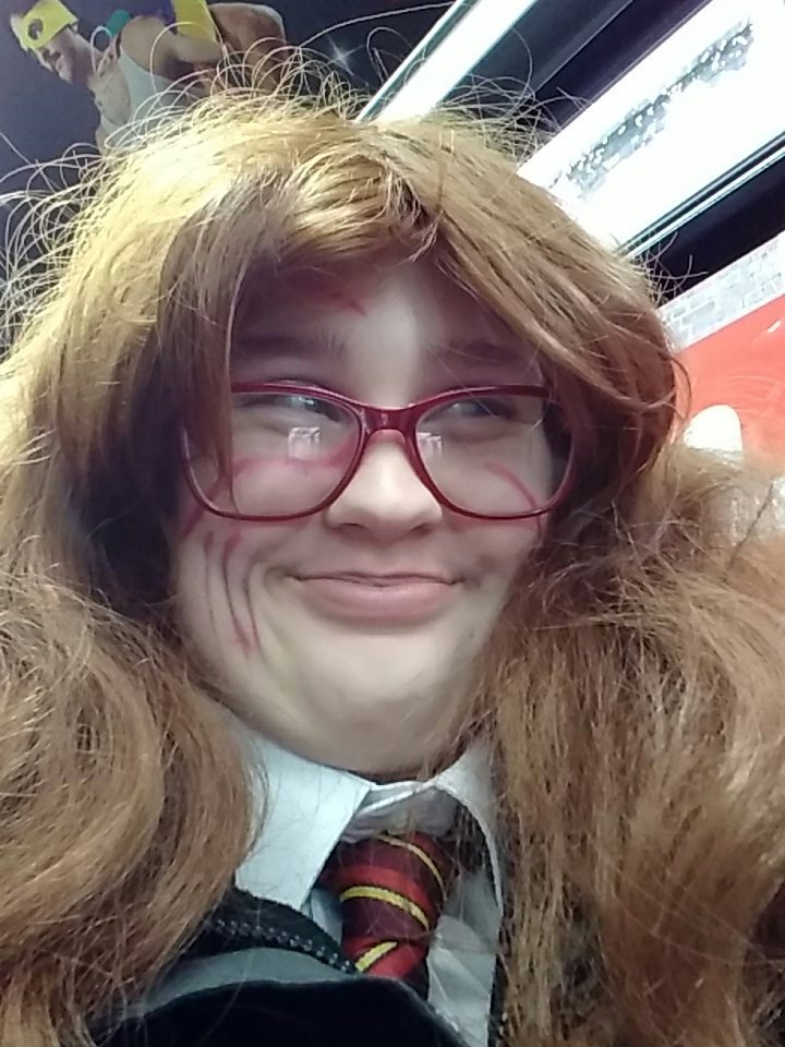 PhoenixRebel01's tweet photo. @0Becki really proud of how far I've come from needing my mum to make a costume to going out and buying some of them to just making one now! https://t.co/2HAReGAKs5