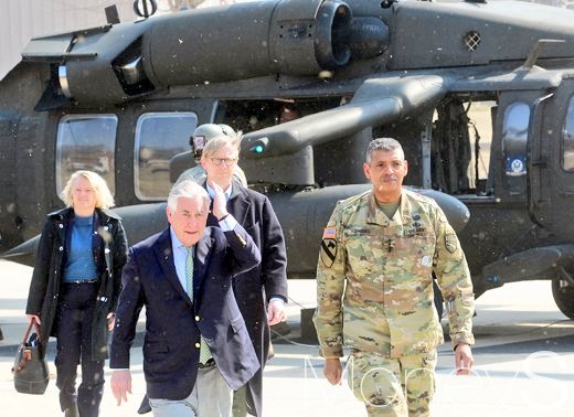 한국을 방문한 틸러슨長官,도착하자마자 DMZ로 날아가 브룩스 연합사령관의 보고를받았다.對北전략적 인내가 끝났다며 北의 행동에 달렸다는 메세지를남겼다.트럼프도 불량한 북한이 美國을 수년간 갖고놀았다며,조만간 선제타격을 암시했다.金동무운명이 촉각에달렸다.