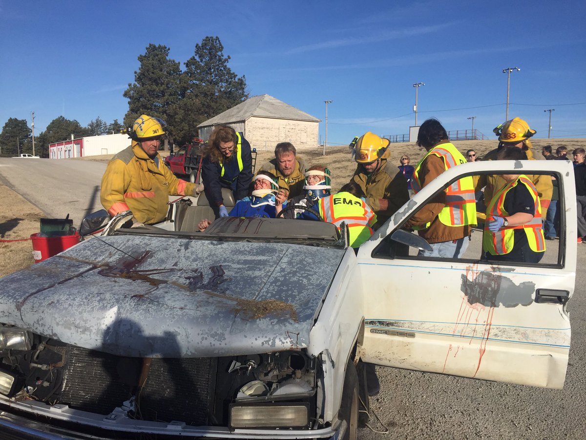 TrooperTodKHP's tweet photo. The #MockFatality at Natoma went well today and I had a good time with the awesome kids. Their parents did good! ππΌ https://t.co/Gena93JeNd