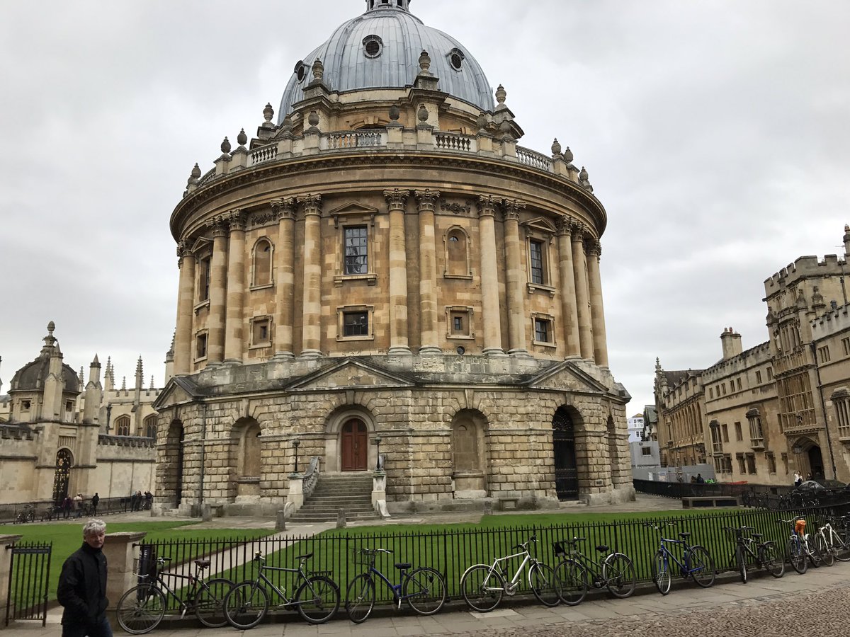 4 days in Oxford has been beautiful!! #radcliffesquare #radcliffecamera #radcliffelibrary #oxford #architecture