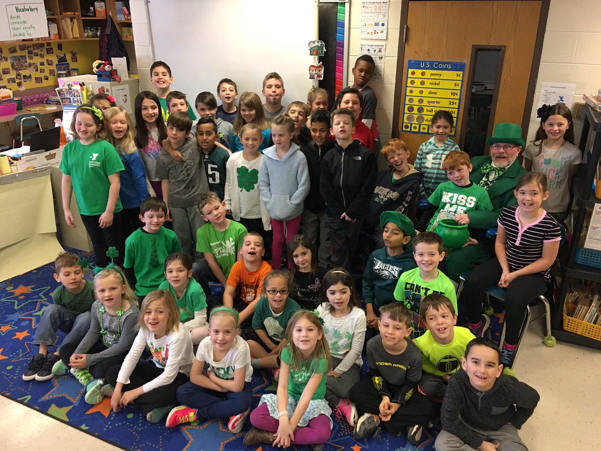 Susiej37's tweet photo. Ms. Nikish's first grade and Ms. Jackson's third grade had a special visitor today on St. Patrick's Day! @SWSelem  @MsNikish https://t.co/jiH0dFFomd