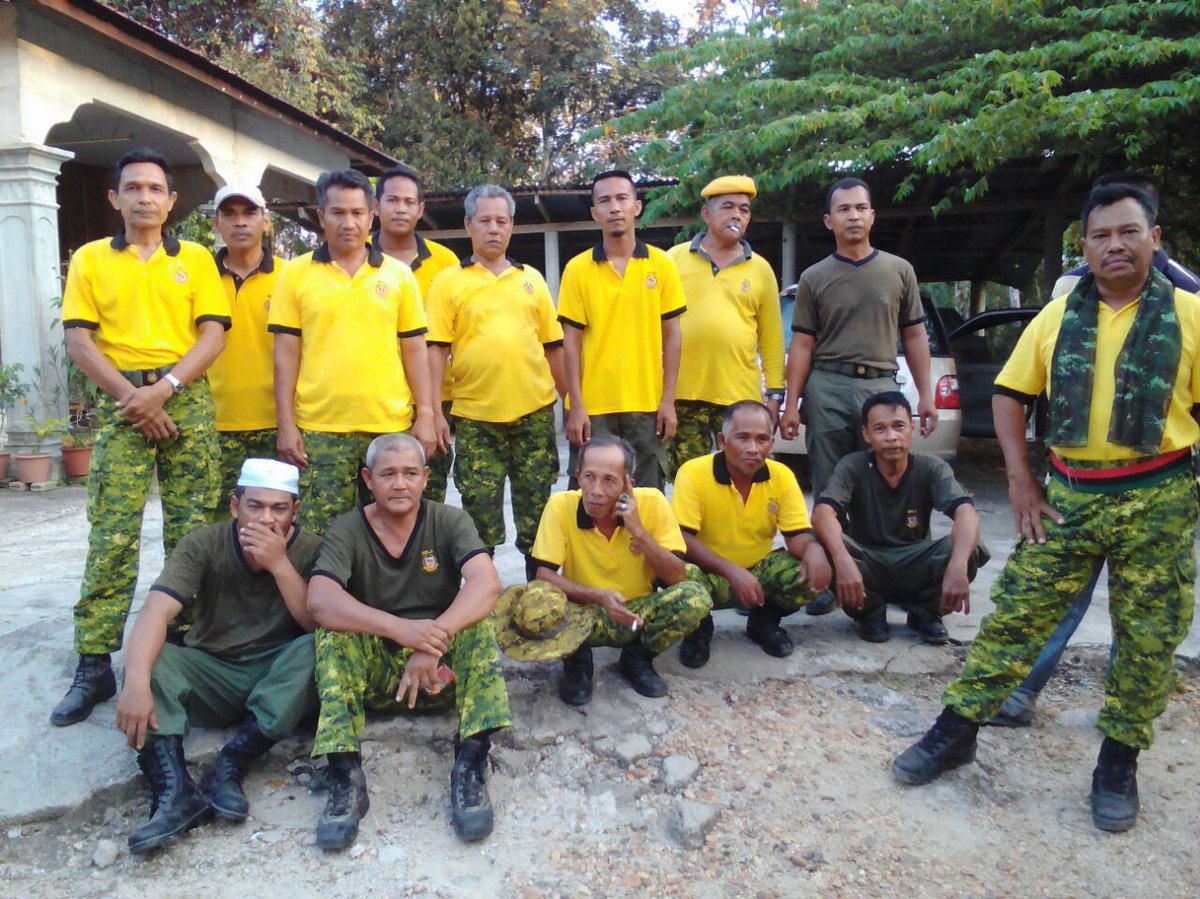 #KhidmatBaktiRELA Gotong-Royong Mmbersihkn Kawasan Kg.Tasek Bakong,R/Pjg Pd 17Mac2017 <a href="/KPrelamalaysia/">KP RELA</a> <a href="/PRNKELANTAN/">MD RAWI BIN  MOHAMAD</a>