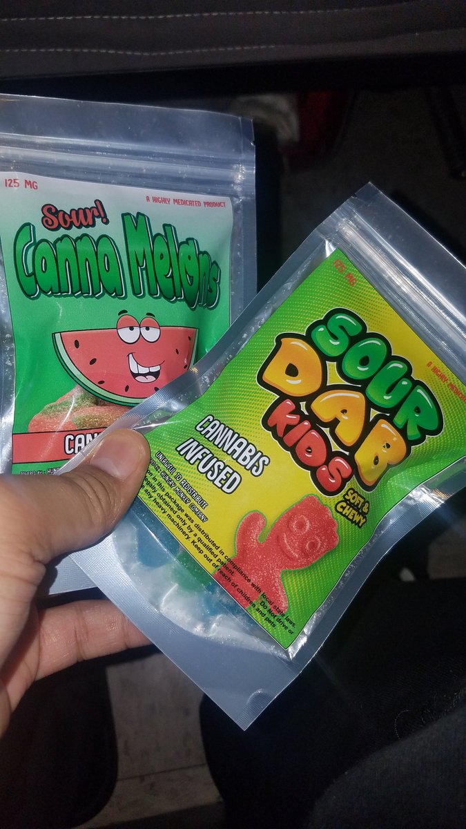 J_Roxk's tweet photo. Smokin #Sherbert ...Edibles for the keep up..  #SourDabKids #SourCannaMelons ... #420 #420isLife #Strains https://t.co/oKCoYSl27m