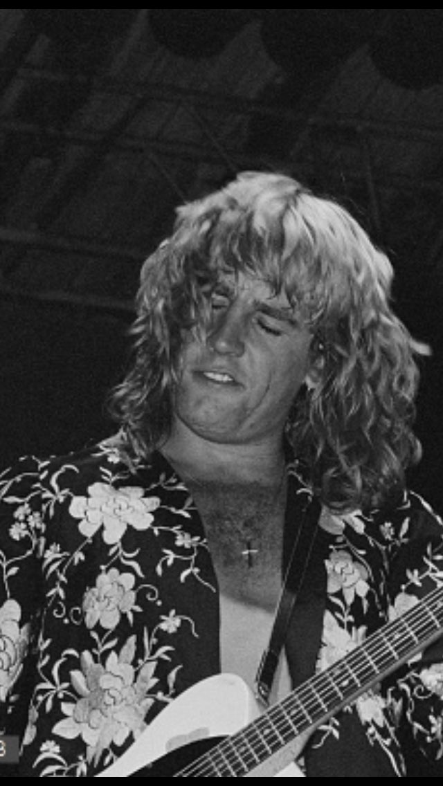 QuoBabe's tweet photo. My Hero 🎸 Gone but never ever forgotten #Rick Parfitt #statusquo #rock #rhythm #classicrock ❤️💙🎸 https://t.co/dIht6xVA0L