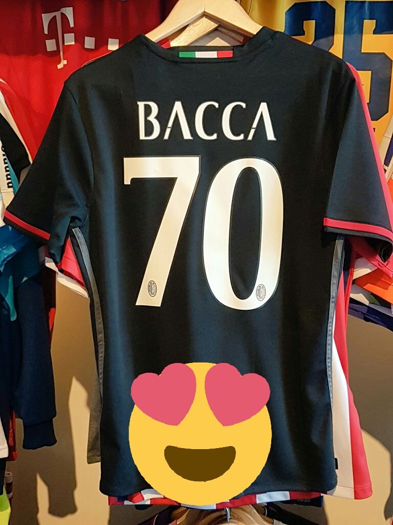 DTVTotal's tweet photo. ¡RT! Si la quieres... A escribir mucho #FutbolTotalDIRECTVBacca ¡ÚLTIMOS DÍAS para participar! Gentileza de @playsportstore https://t.co/WjS7sys8dl