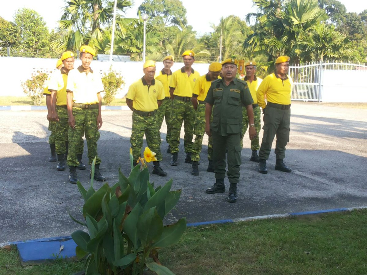 Latihan Kawad Mingguan Anggota RELA(Mukim Chetok) di Balai Polis Chetok, Pd 17Mac2017 <a href="/KPrelamalaysia/">KP RELA</a> <a href="/PRNKELANTAN/">MD RAWI BIN  MOHAMAD</a>