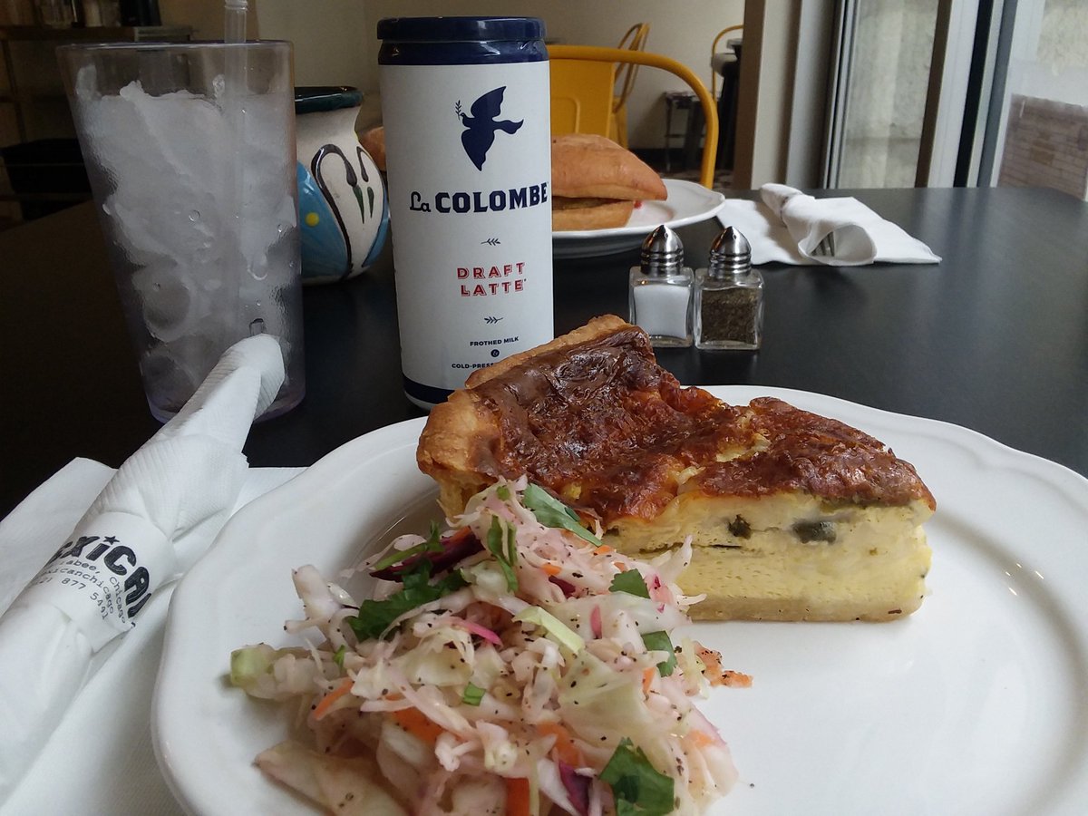 texicanchicago's tweet photo. Looks like breakfast!! Serving breakfast all day on weekends, y'all. Try our Rajas con Queso Quiche! 🌶🍴🍳 #chicagoeats  #chicagofood #texmex https://t.co/MxSmIaiiLn