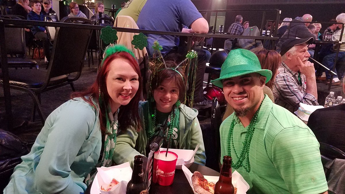Aezael's tweet photo. Date night with my girls. #Establishmentqc https://t.co/nMkWRoRs7Z