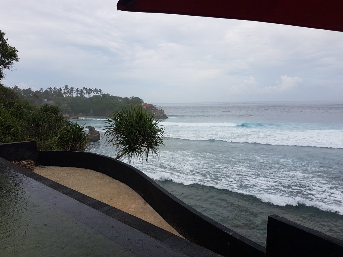 Time for one last surf... #surfinglife #islandparadise #endlesssummer #nextstophawaii