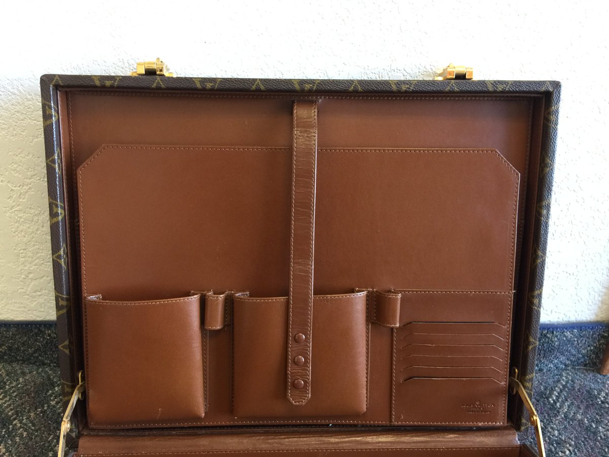 Garbonza's tweet photo. LV Lovers--add this beauty to your collection.  Vintage Louis Vuitton Briefcase
Attache Briefcase 79lva902 Monogram Satchel 
DM 4 more https://t.co/ZbMPWA6bKb
