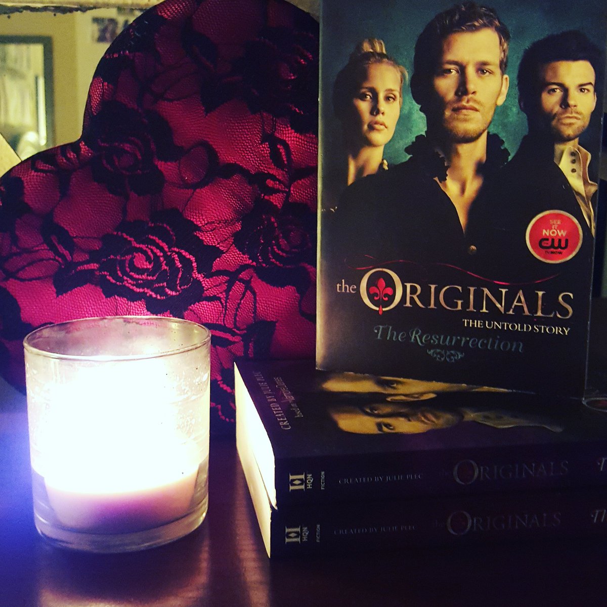 booklover_26's tweet photo. Posting this in honor of the #Season4 premiere of #TheOriginals #vampires #witches #wearwolves #hybrids  #Mikaelsons #Klaus #Elijah #Rebecca https://t.co/FCOxSERCZ1
