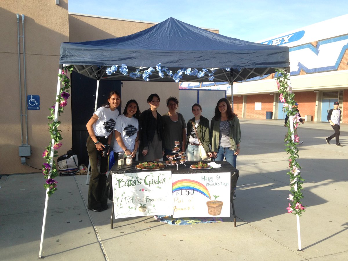 BaronsGarden's tweet photo. Brownies!!!!! #fvhs #fvhsspringfest https://t.co/Wj21vvVvY9