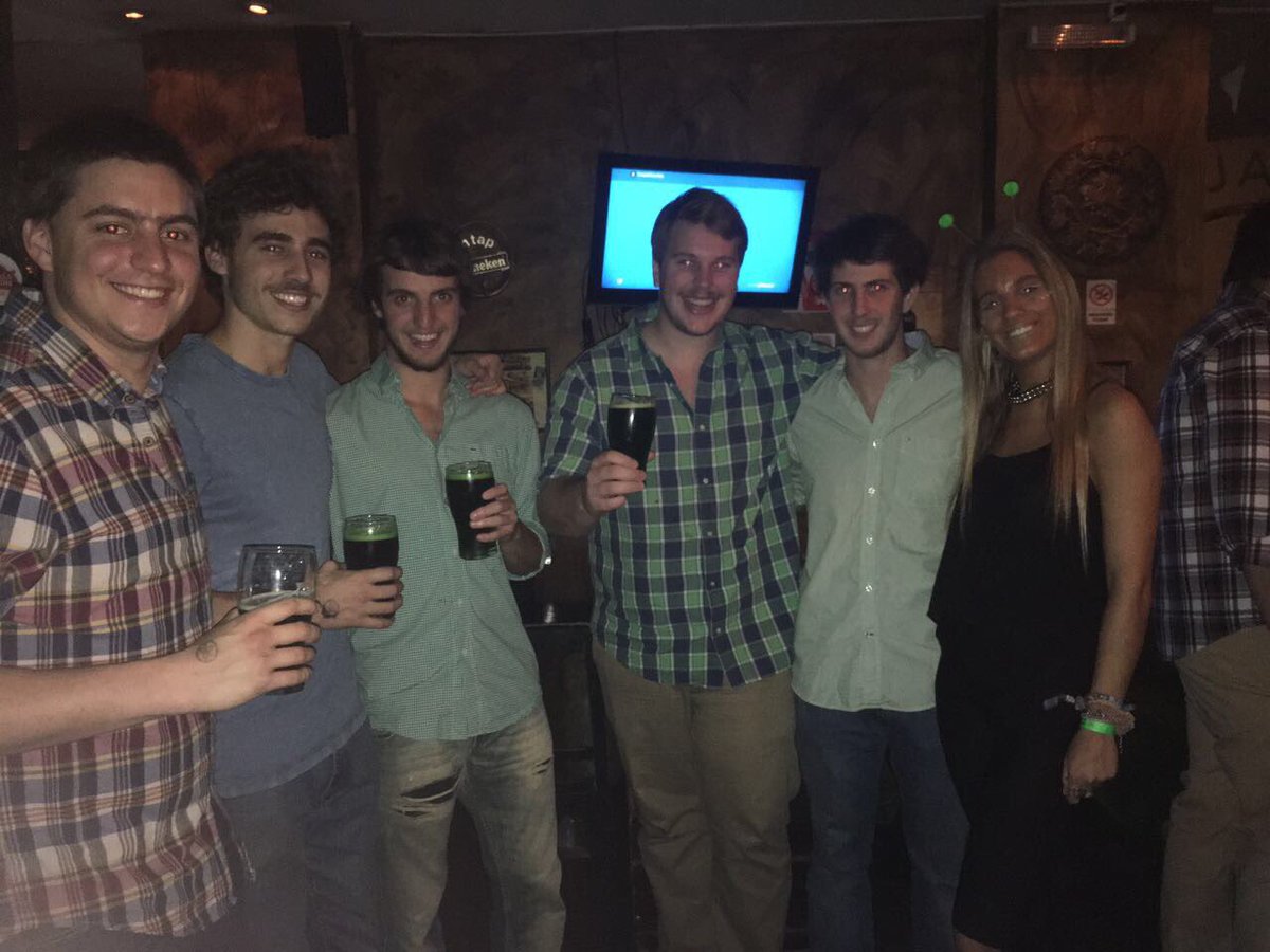 delorya5's tweet photo. #SanPatrick #thetemplebar https://t.co/ZYX9787YBD