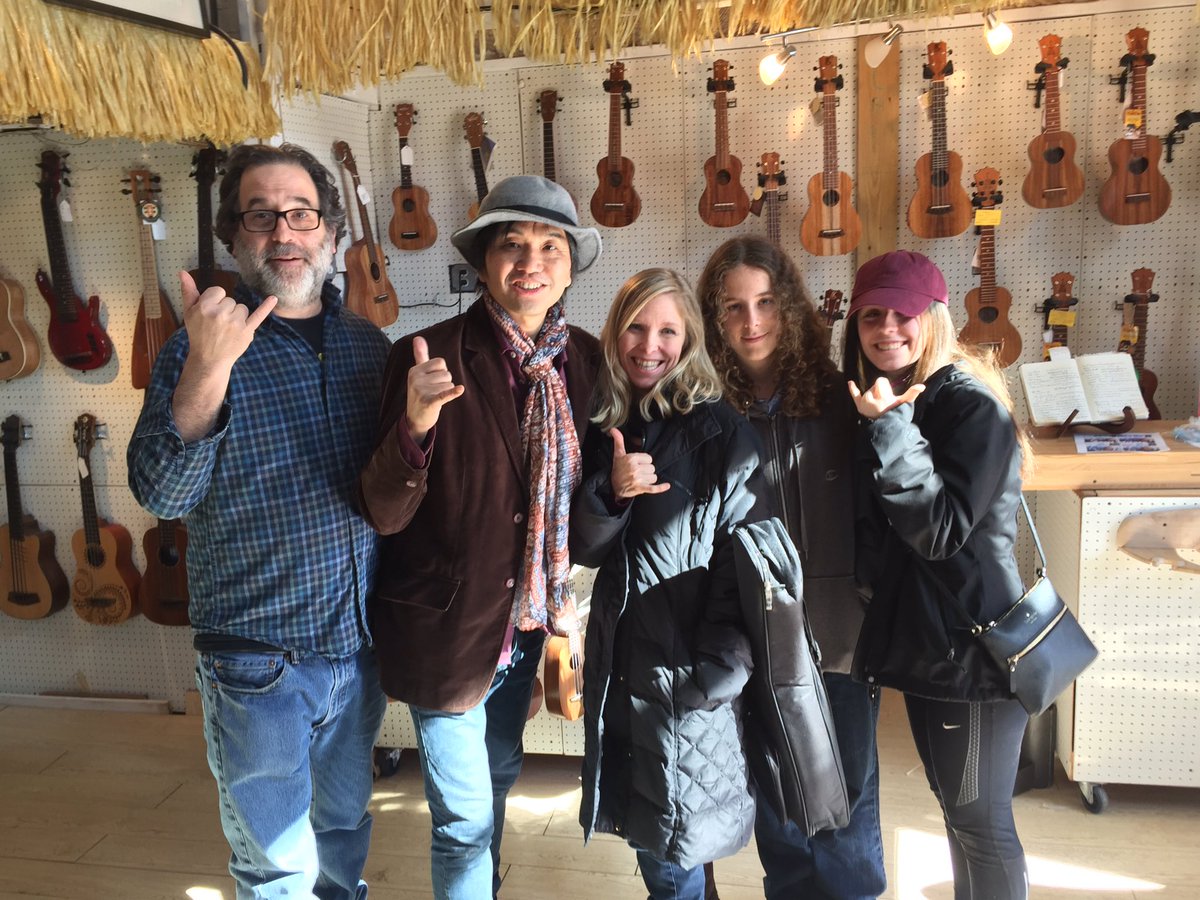 At the UKEHUT in NYC. Gongs meet Ukuleles