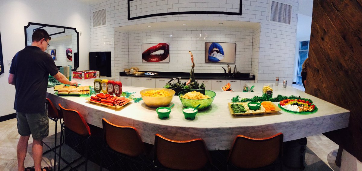 TheMetroOKC's tweet photo. It's not too late to join our good time!
Join us to win a chance to get some Thunder tickets! #freefood #StPatricksDay #livethemetlife https://t.co/LCDBQPnNBM