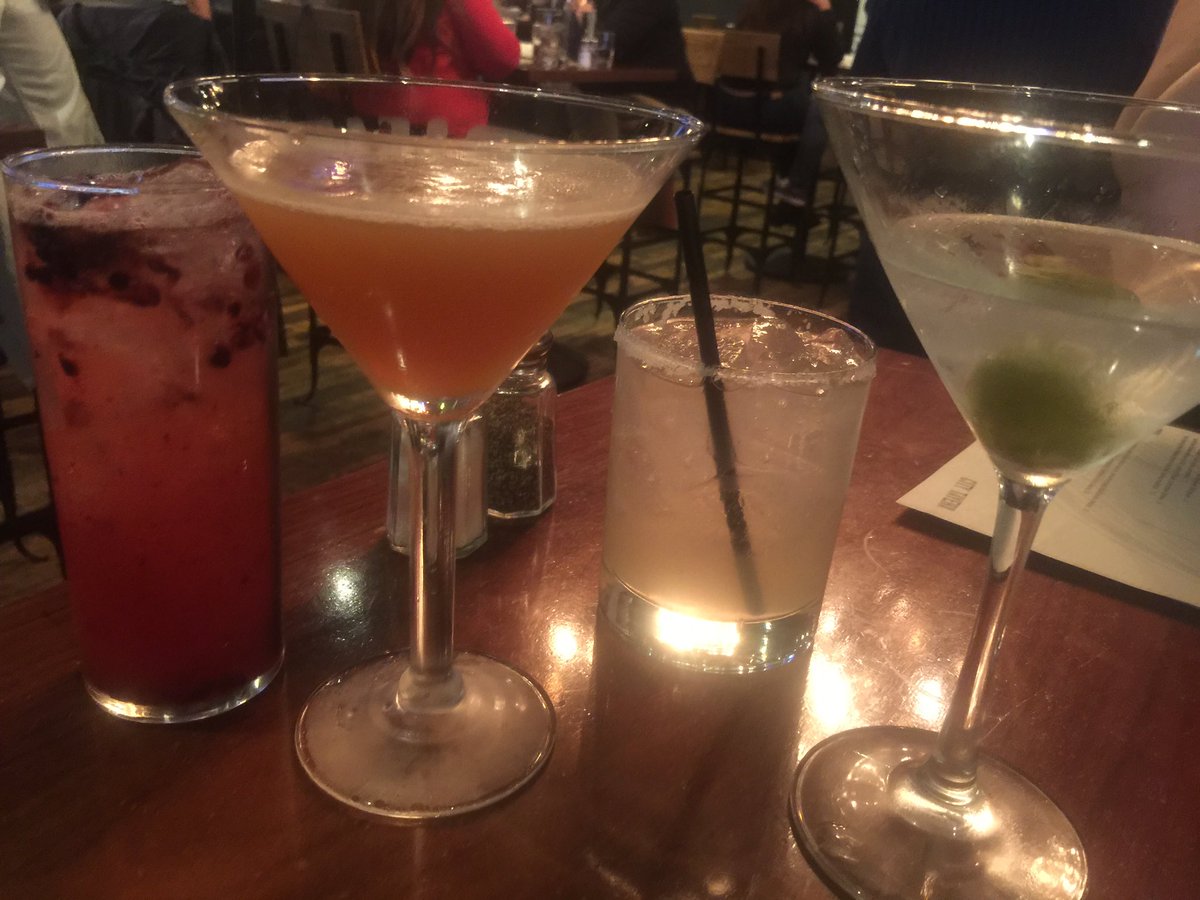 AriaXC's tweet photo. #Friday #HappyHour #Cocktails https://t.co/iMmKSkHjwu
