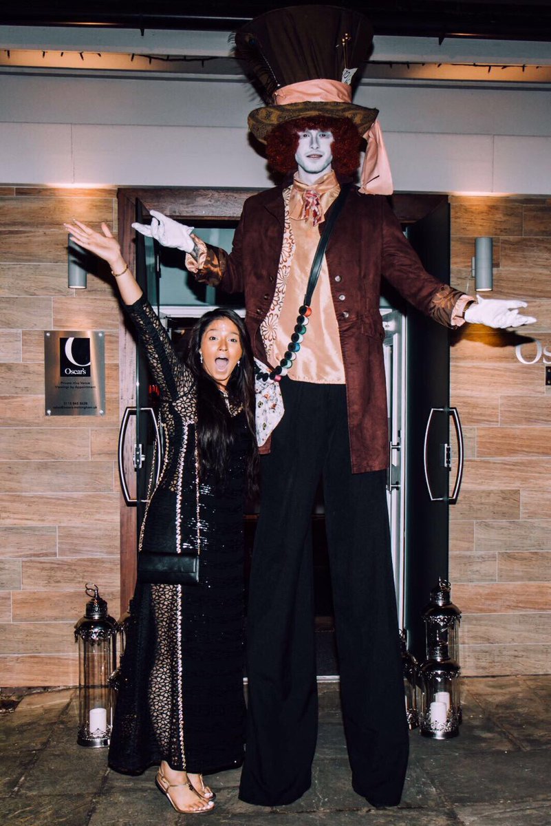 GaurikaOFFICIAL's tweet photo. When you're never quite tall enough 🙈😂🙈 xxx #madhatter #aliceandwonderland #disney #portrait #picture #family #heart #love #happiness #joy https://t.co/FEsrdSYFuk