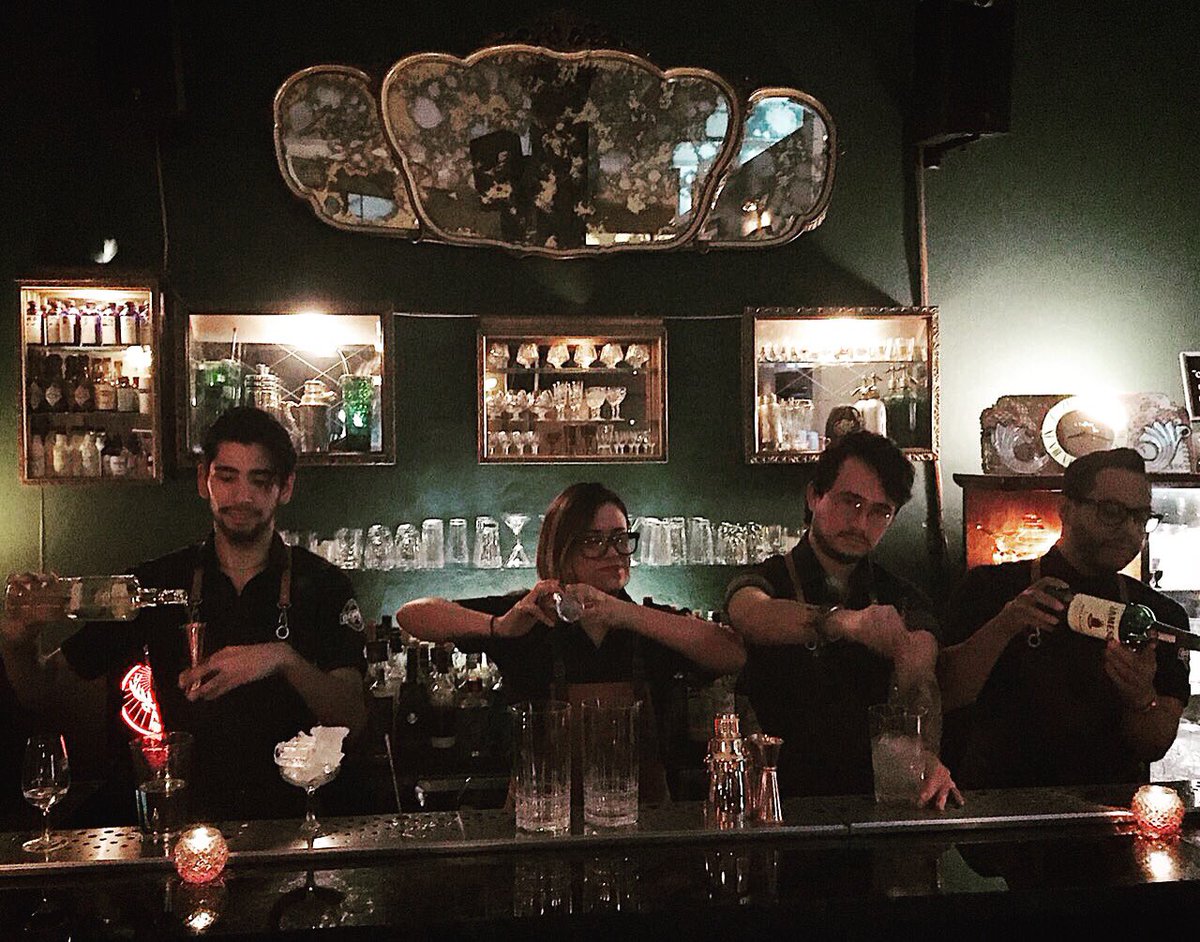 DoppelBar's tweet photo. Hoy San Patricio? El único y real refugio de #LaSedVerdadera #DoppelTeam #DoppelLohizo #TanquetaLoHizo #rock #lobo #sex #LSV #SedReal https://t.co/0ANFKnZ4Ga