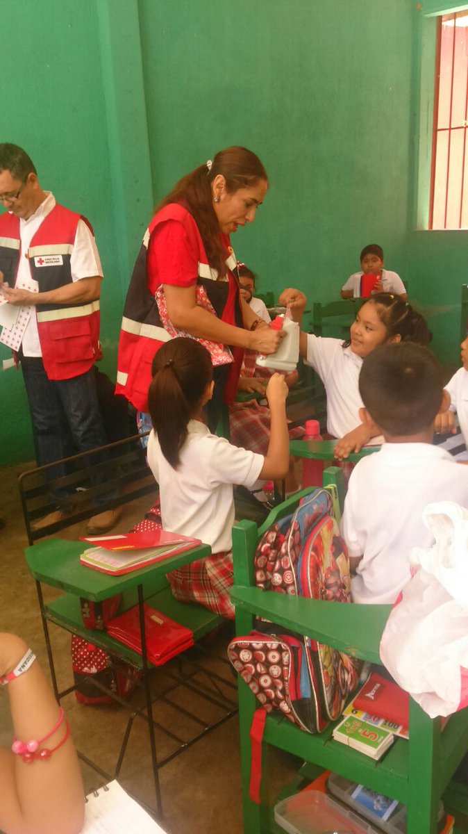 LILIAVIVIDIAZ's tweet photo. El Centro Educativo José Vasconcelos #PinotepaNacional contamos  con  la presencia de la #ColectaNacional2017 #CruzRoja https://t.co/HC5M6bVhKH