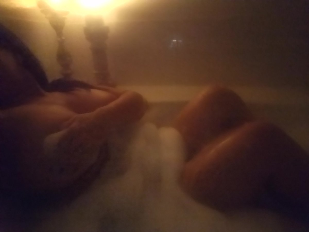 MyBellaSegreto's tweet photo. One of those rainy Seattle days, work, traffic, time for self love #selflove #seattlecompanion #healthychoice #lovemycurves #selfpleasure https://t.co/0kZ8sJYQhK