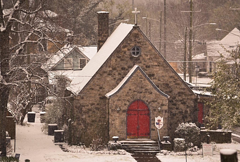 dori_weldon's tweet photo. #Nashville #Tennessee #snowday #2017 #church https://t.co/fncTducvHo