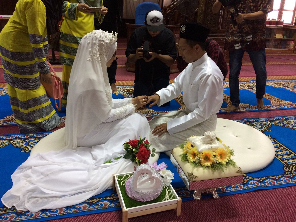 .@sarahhoney_ off market sudahhh 😂 (@ Masjid Kg Tasek in Marang, Terengganu) swarmapp.com/c/7nsBpaxUUGC