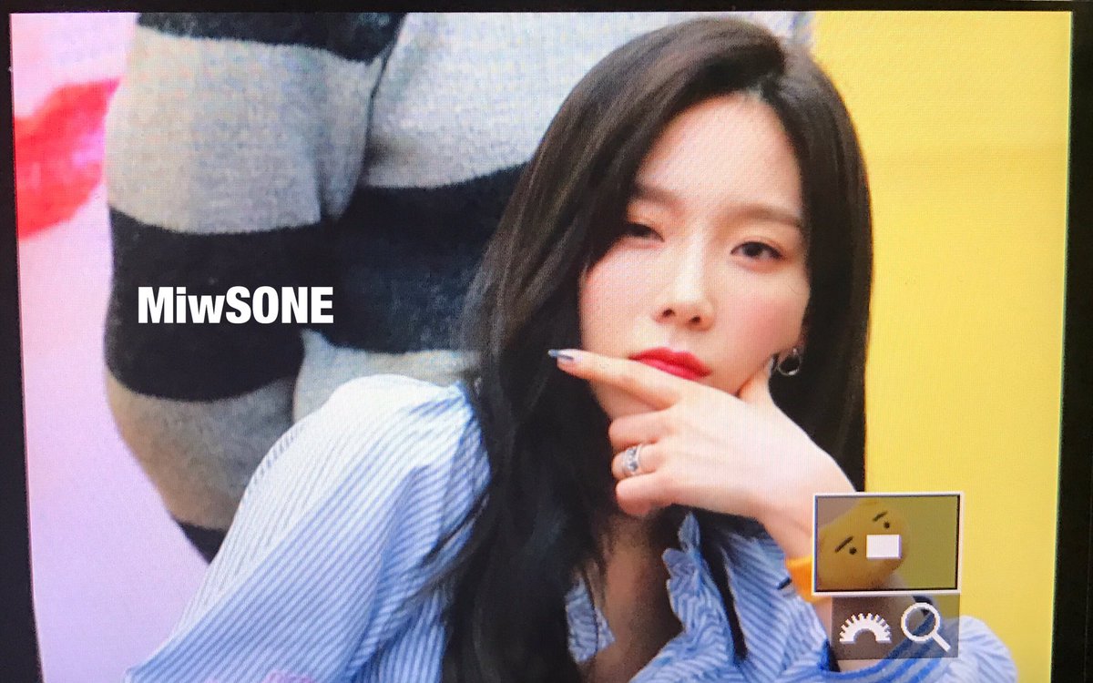 [PIC][17-03-2017]TaeYeon tham dự buổi Fansign cho "MY VOICE" tại COEX MALL Live Plaza vào tối nay C7KzgNmVwAIc4gy