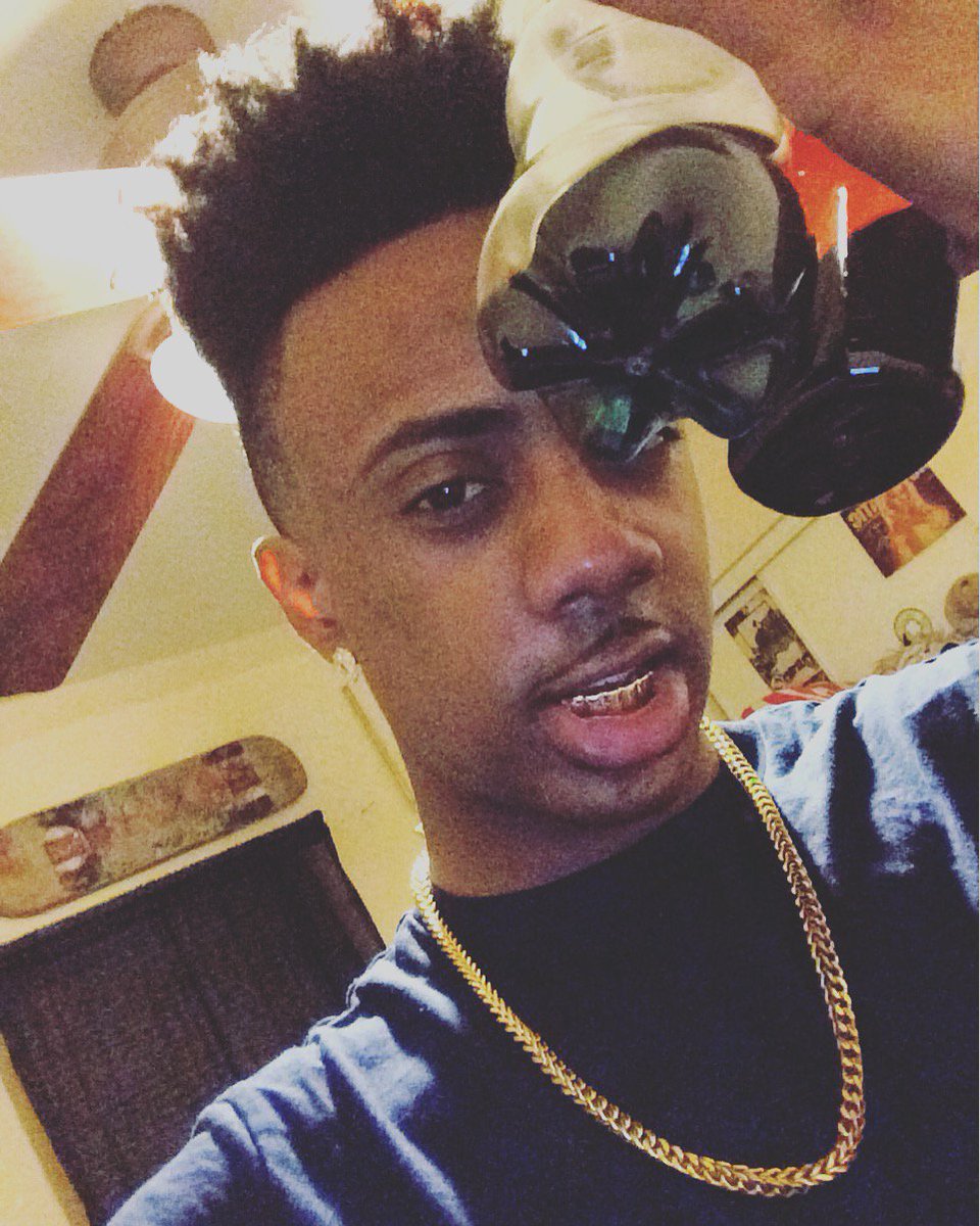 KingeYLS's tweet image. Follow me on insta @kingebreadkamp