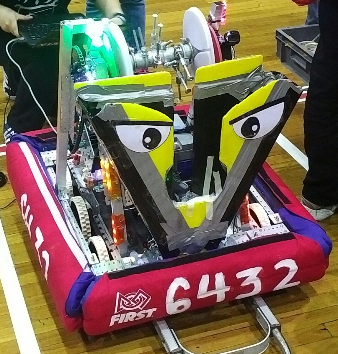 StCathsSTEM's tweet photo. Saying goodbye to #FIRSTSteamworks, our #StCathodes say one last goodbye to the field. We will be back next year! @FIRSTweets #omgrobots https://t.co/juecgq8Y0q