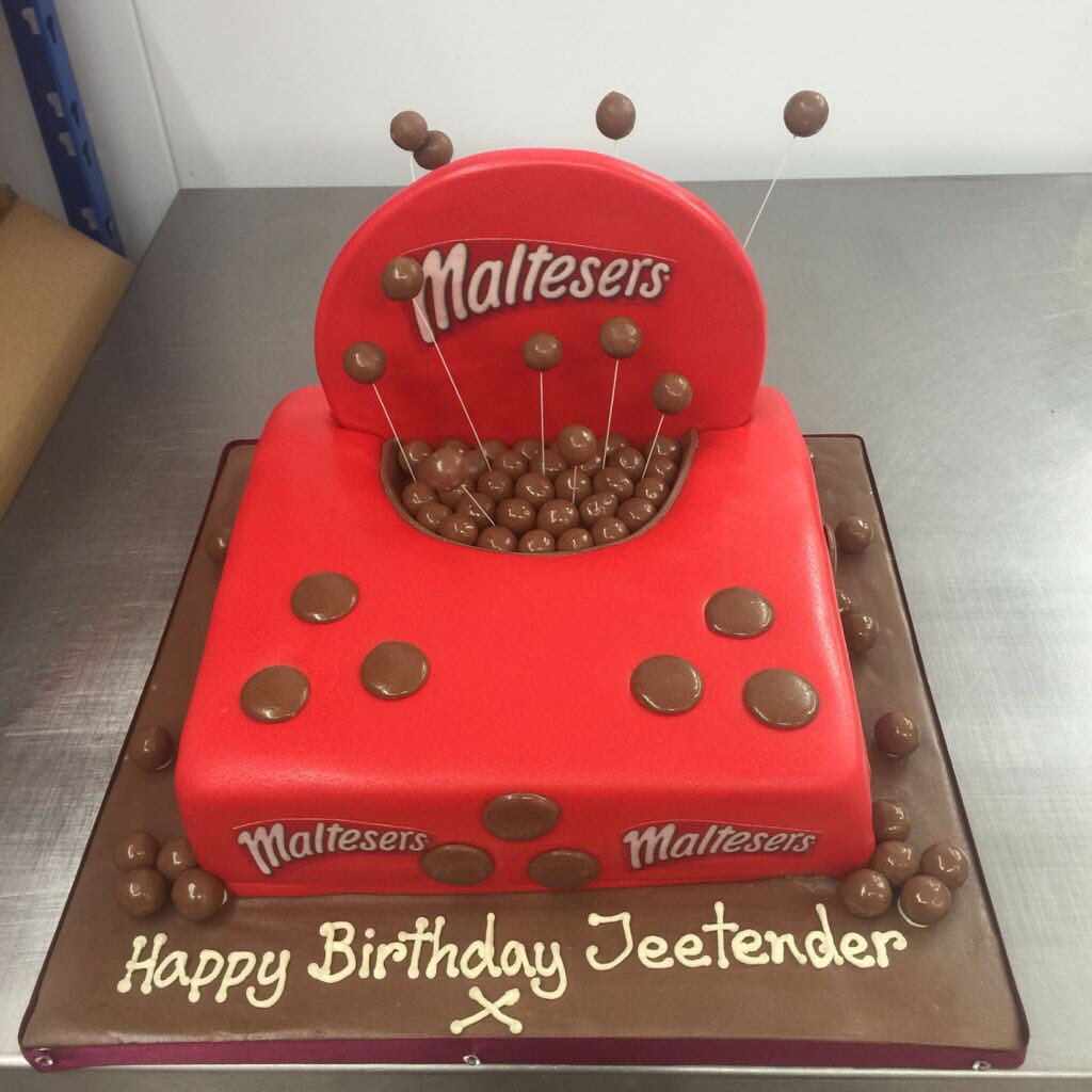 CakeBoxKent's tweet photo. ##CakeBoxGravesend #CakeBoxStrood and #CakeBoxMaidstone are supporting @comicrelief with #bakeamillion and @MaltesersUK #RedNoseDay https://t.co/rIMxjkSwJ2