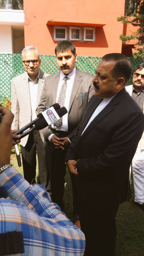 bpcljammu's tweet photo. Handed over Thank you letter to Dr.  Jitendra Singh Hon'able MOS. @dpradhanbjp @DrJitendraSingh @AshutoshJindalS @singharunbpcl @8singhi https://t.co/gInxZbCtiI