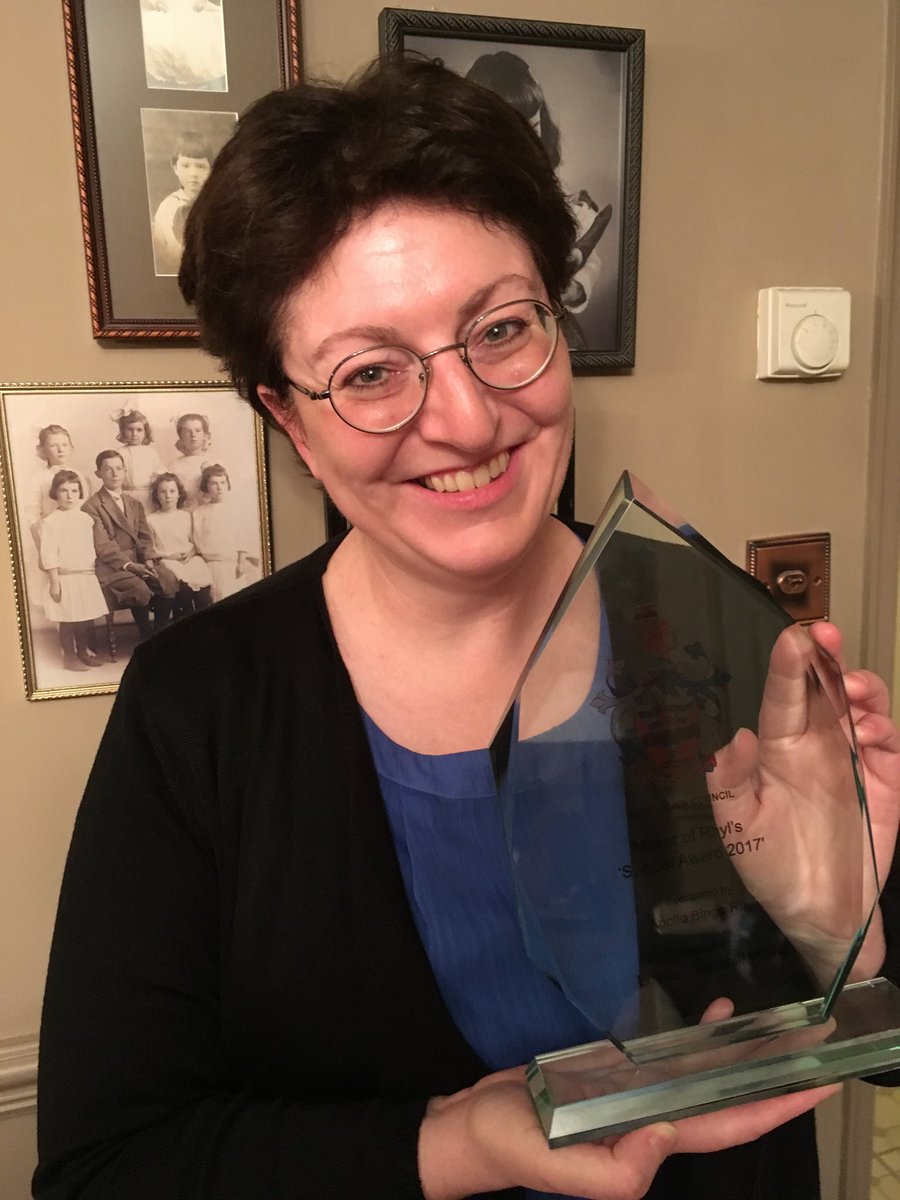 Acquire_Choir's tweet image. Congratulations to our MD for her well deserved special award at the Rhyl Mayor's Gala @RhylTownCouncil @RHYLPAVILION @ApolloBingoRhyl