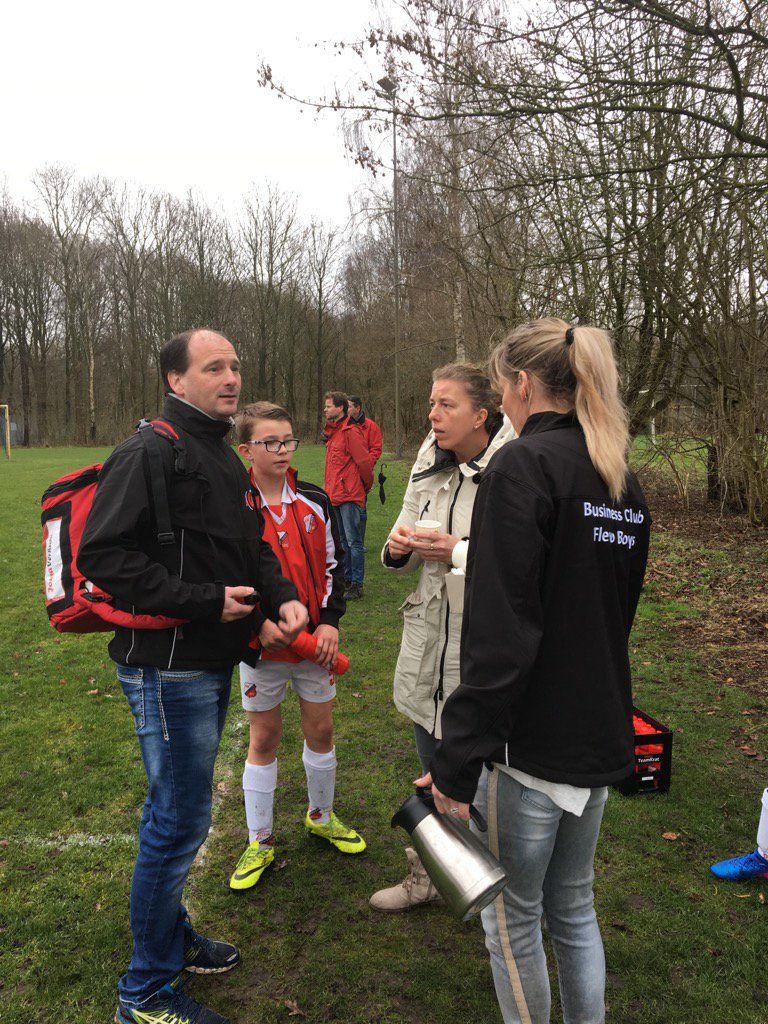 Leuke actie van <a href="/BCF_Flevoboys/">BCF Flevo Boys</a> gratis koffie voor het publiek vanmorgen.