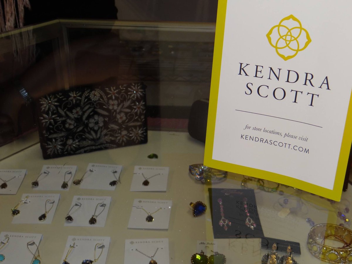 Princessprojsv's tweet photo. So many accessories for our special teens! Thanks for the donations @KendraScott @BCBGMAXAZRIA @claires & Stella & Dot #princessprojectprom https://t.co/VElqCQZa03