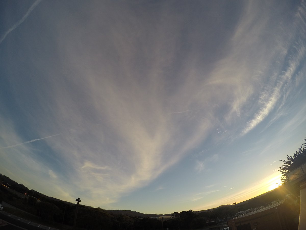 NWSBayArea's tweet photo. Beautiful #cirrius clouds streaming from the south during #sunset this evening. Southerly flow marking changing weather. #BePrepared #cawx https://t.co/Opl24RKWwk