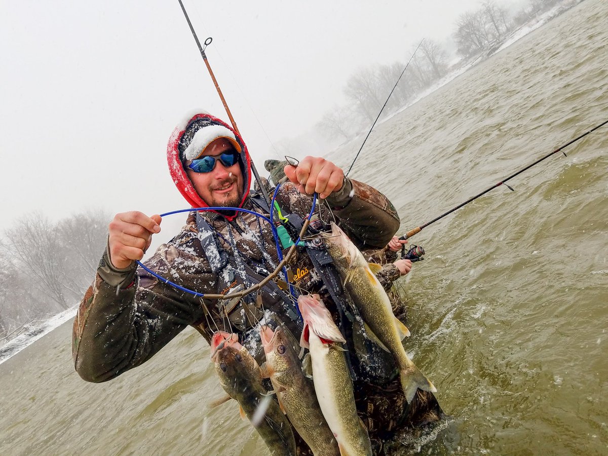 MaumeeWalleye's tweet photo. Extreme fishing! In the snow! #walleye caught in#Maumee #river today. #MaumeeRiver Please Retweet! https://t.co/nNLqPeiX7z