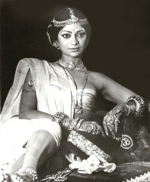 snehadas7561's tweet photo. @Simi_Garewal @chhabs some classic pics of #SIDDHRTHA  #DEFINATIVE #IMITATION speechless photography.can't take off my eyes from simi maam! https://t.co/creXs6mina
