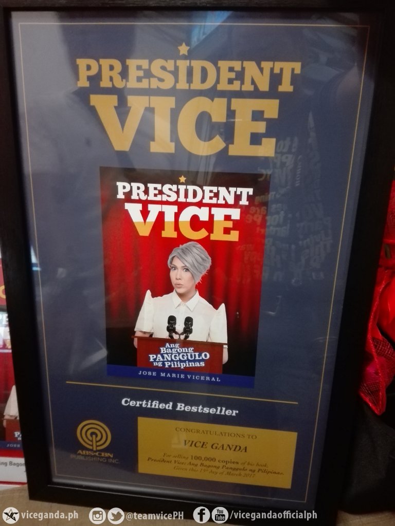 teamvicePH's tweet photo. Certified Bestseller ang 'President Vice' book! Thank you so much Kapamilya! #ShowtimeMarSoFun https://t.co/P8Ap9tHrJx