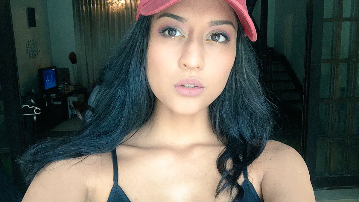 _annatasha_'s tweet photo. Feeling this make up today. https://t.co/jwAJWzyvoa
