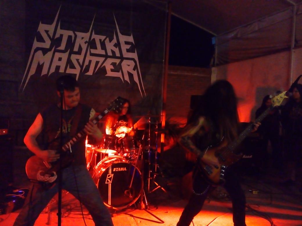 AwRecord's tweet photo. Super concierto de @strikemaster666 en #Durango, próximamente podrás ver su entrevista en nuestro canal de YouTube https://t.co/cDGGifs56l