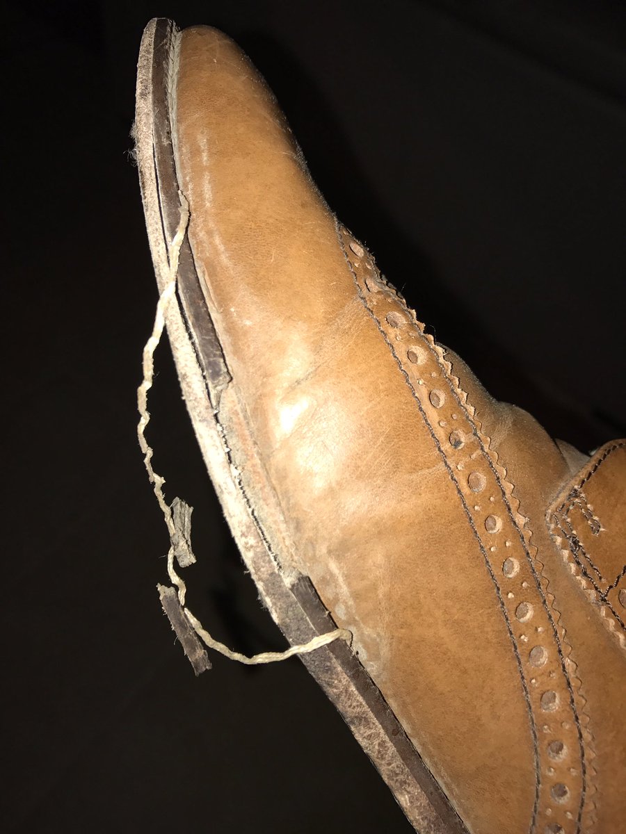 duwhite44's tweet photo. Wearin my favorite pair of @colehaan shoes tonight and come home to this..😵 Need some assistance w/ customer service. $160+, Owned 6 months? https://t.co/m3AAzj7aly