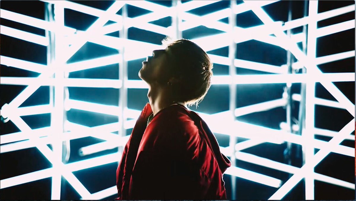 ABEMA's tweet photo. 🎼今夜10時は #三代目JSB MV集第一弾を放送💙
新曲「HAPPY」やデビュー当時の貴重なMVもお届け✌️20日&amp;24日のMV集、25日の15時間チャンネルジャックもお見逃しなく💙
#私の三代目JSBメモリー
視聴予約はOK？▷https://t.co/aMqnAYFDgW https://t.co/mnE12AKRoS