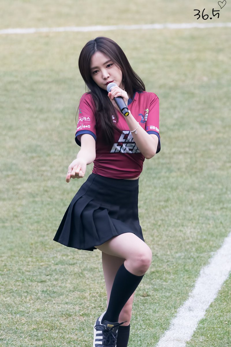 170312 대전 시티즌 개막전 손나은(<a href="/Apinksne/">Naeun</a>) part.2😄
다음에 또 봐요😁😁